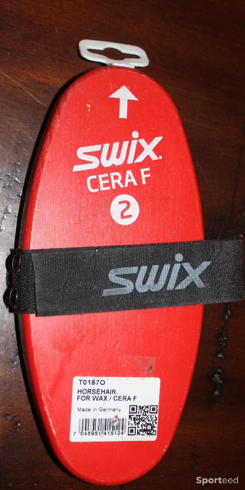 Ski alpin - Brosse ovale en crin de cheval Swix T157O, couleur rouge - photo 3