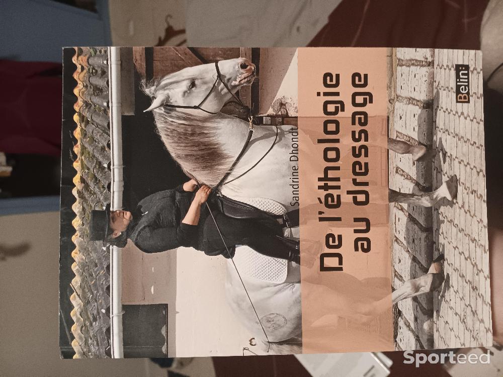 Equitation - De l'éthologie au dressage  - photo 1