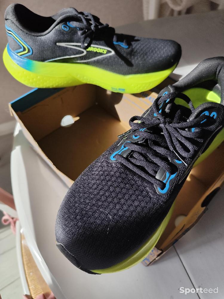 Course à pied route - Chaussures running Brooks - photo 1