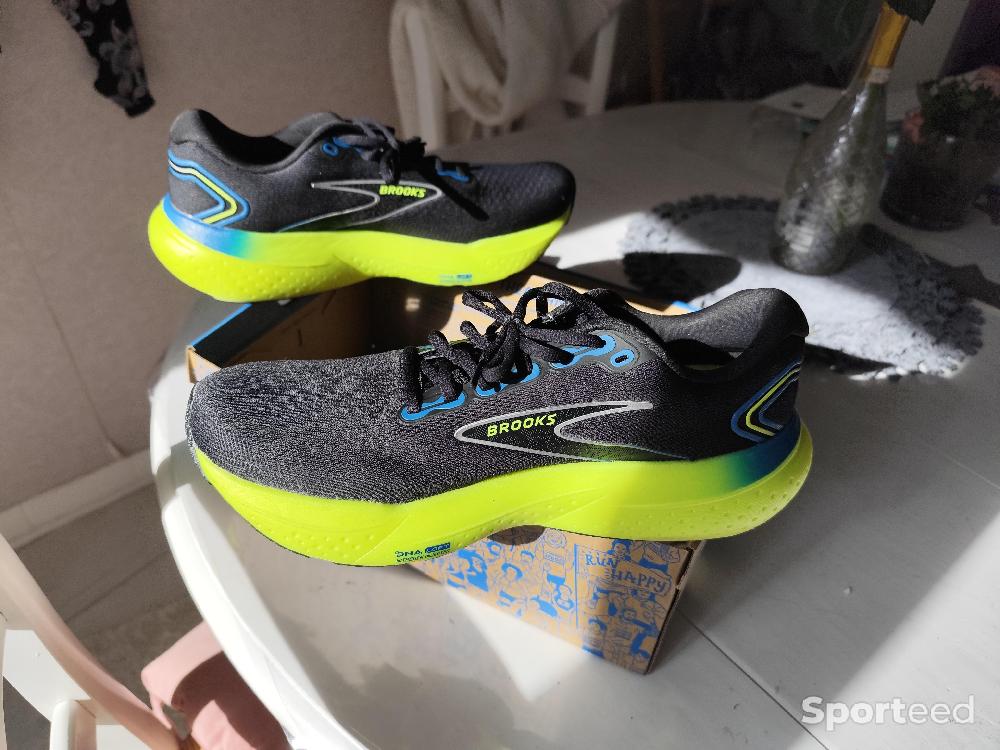 Course à pied route - Chaussures running Brooks - photo 3